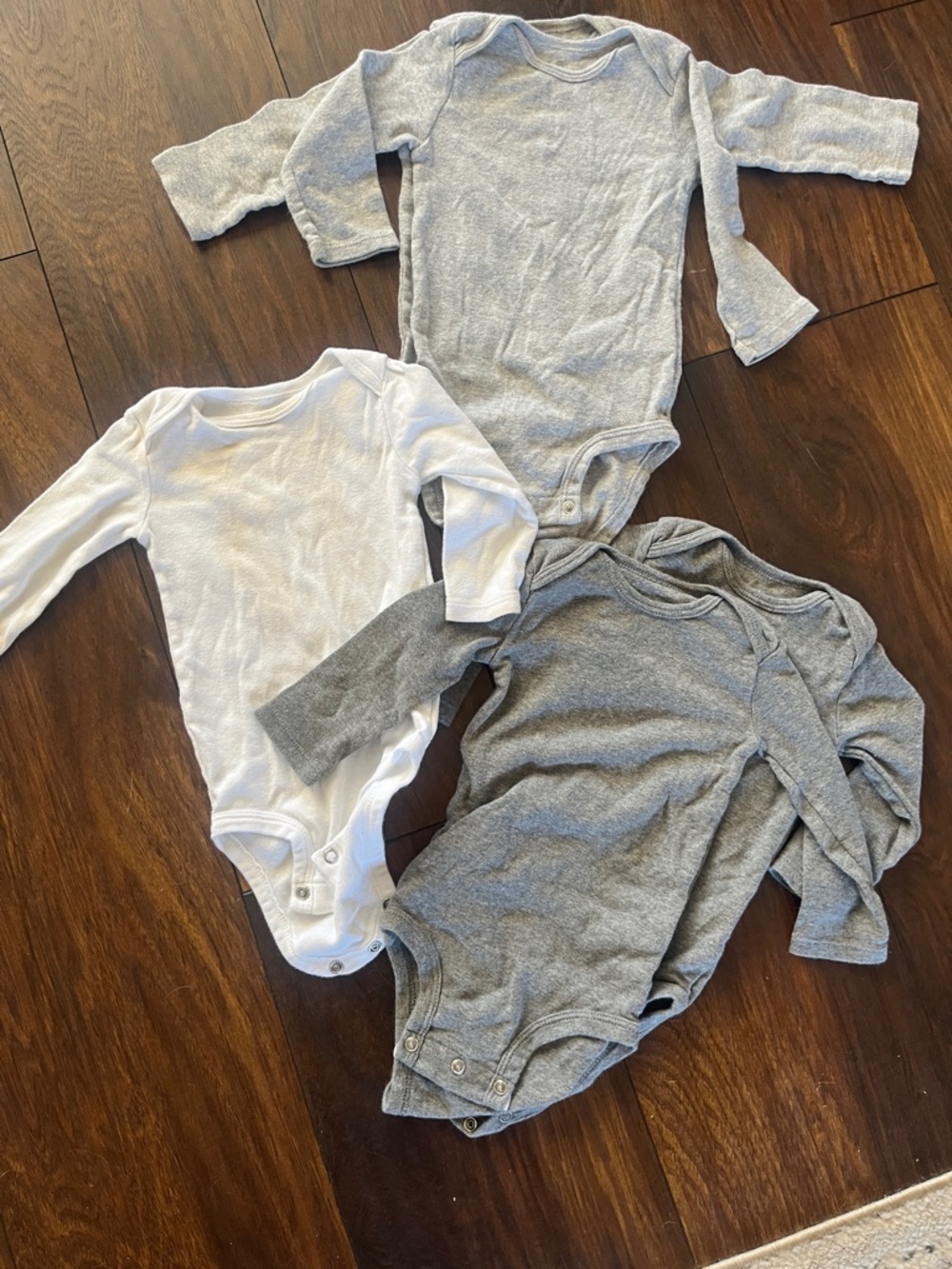 Carters Long-Sleeve 5 Baby Onesies - White & Light Gray & dark gray 6-9 mo